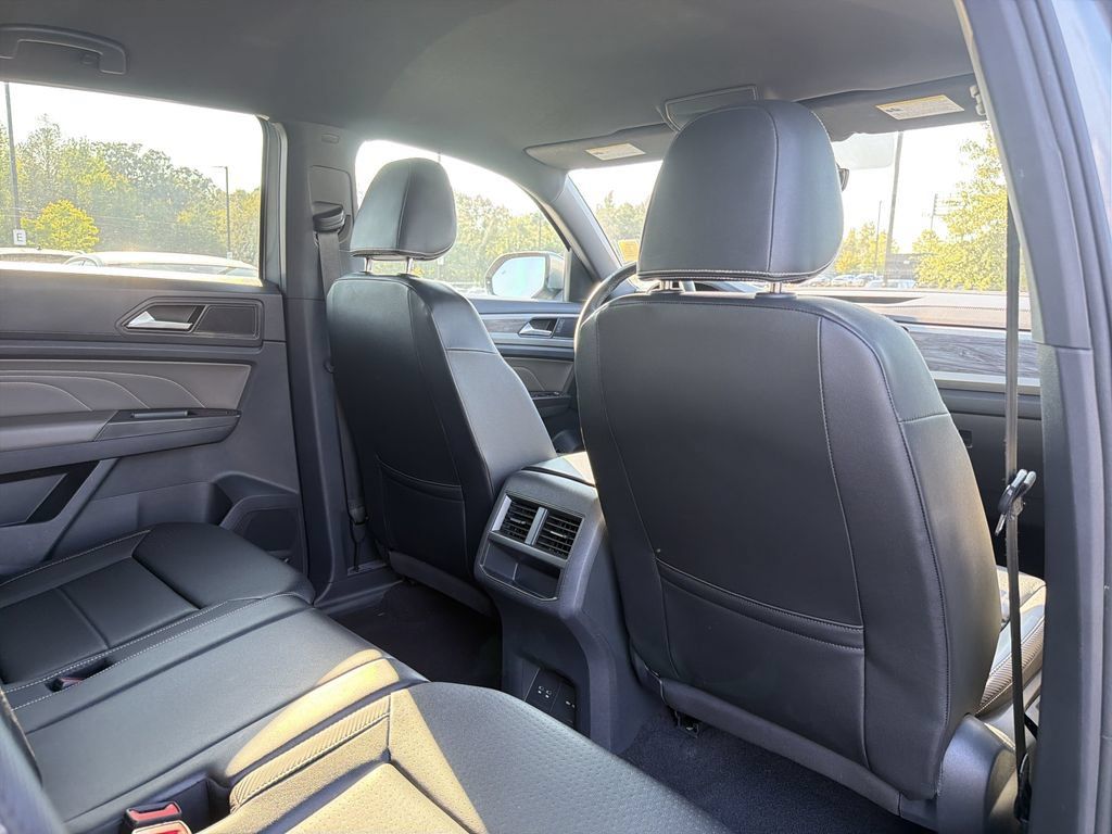 Used 2023 Volkswagen Atlas Cross Sport SE FWD image 17
