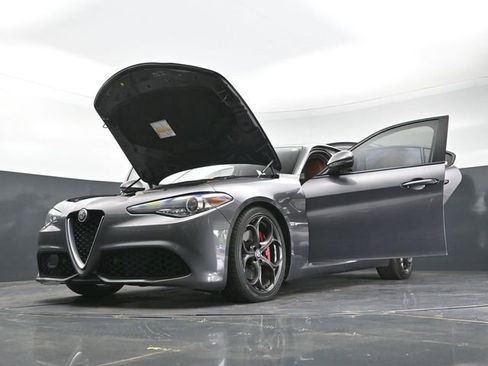 Used 2017 Alfa Romeo Giulia Ti w/ TI 19" Sport Package RWD image 46