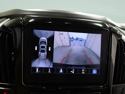 Used 2023 Chevrolet Traverse High Country w/ LPO, Cargo Package AWD/4WD image 16