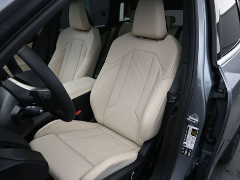 Used 2025 BMW X3 xDrive30i w/ Premium Package image 13