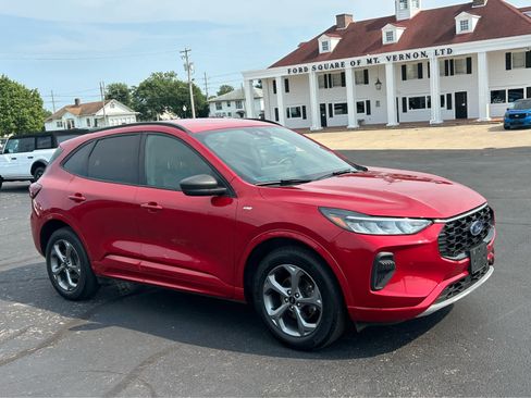Used 2023 Ford Escape ST-Line w/ Tech Pack #1 AWD/4WD image 3