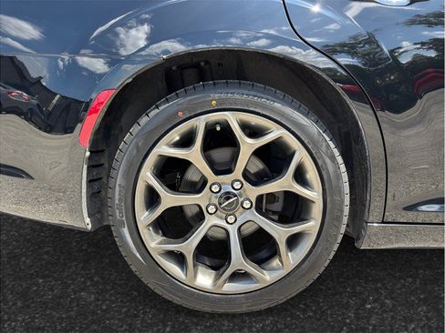 Used 2018 Chrysler 300 Touring w/ Sport Appearance Package RWD image 13