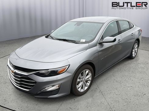 Used 2025 Chevrolet Malibu LT FWD image 2