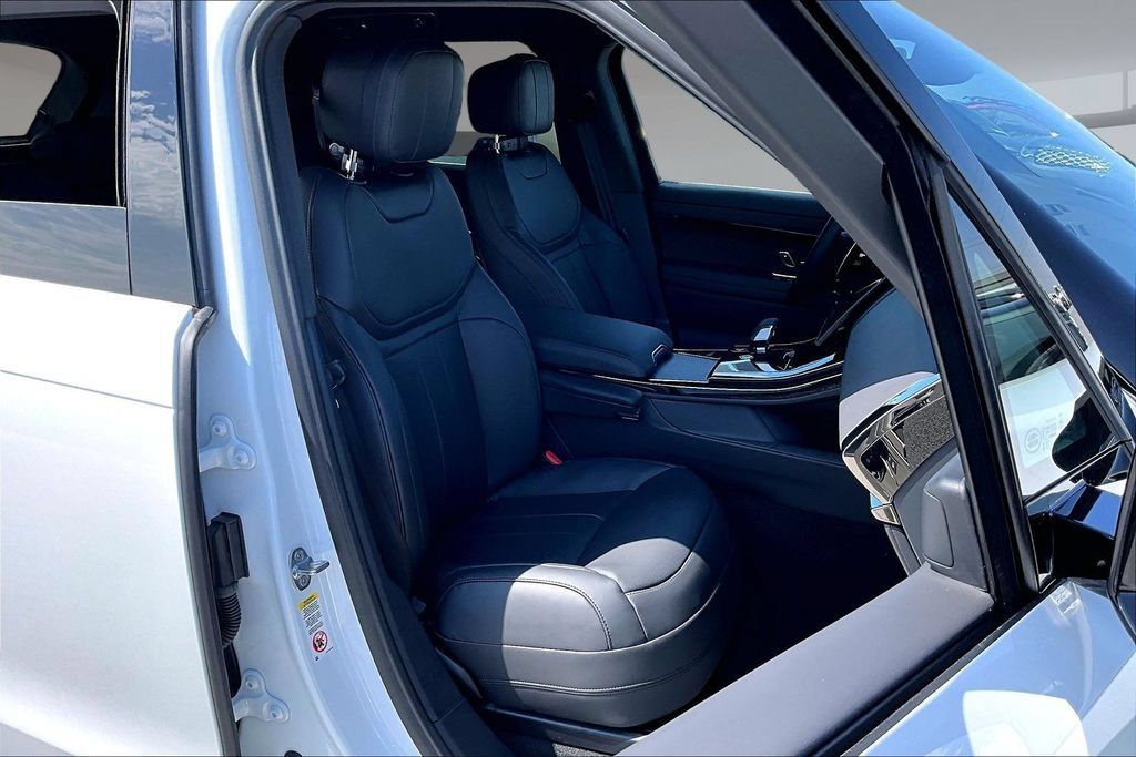 New 2026 Land Rover Range Rover Sport Dynamic SE AWD/4WD image 11
