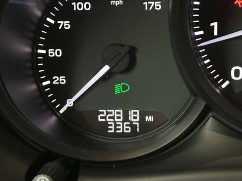 Used 2024 Porsche Macan AWD/4WD image 16