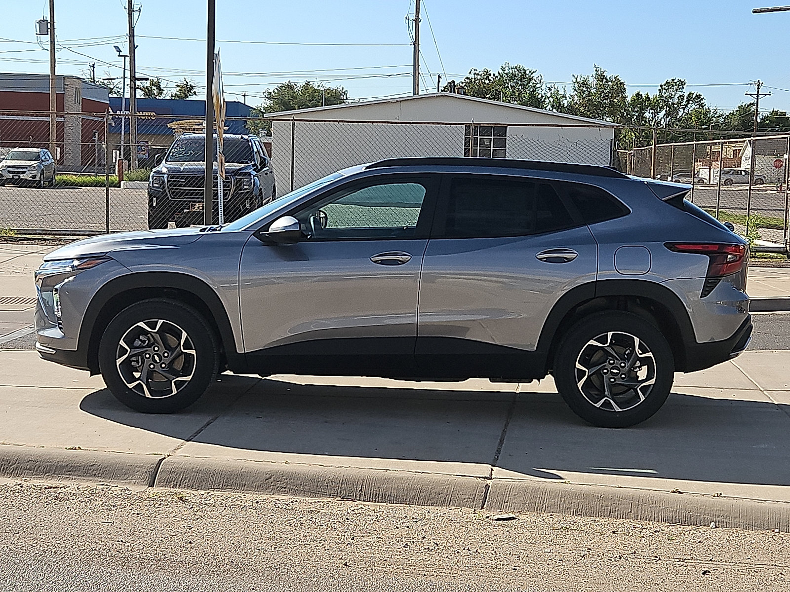 New 2026 Chevrolet Trax LT w/ LT Convenience Package FWD image 2