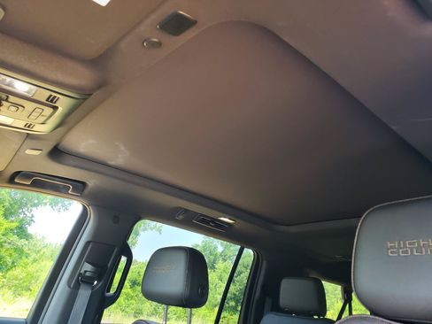 Used 2023 Chevrolet Suburban High Country AWD/4WD image 24