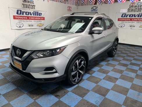 Used 2022 Nissan Rogue Sport SL image 1