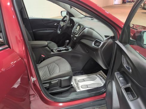 Used 2019 Chevrolet Equinox LT w/ Driver Convenience Package AWD/4WD image 9
