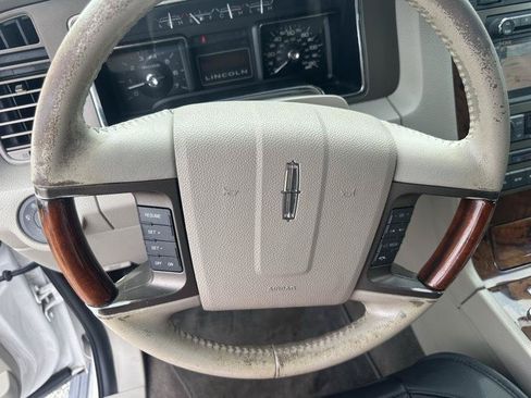 Used 2011 Lincoln Navigator 2WD image 13