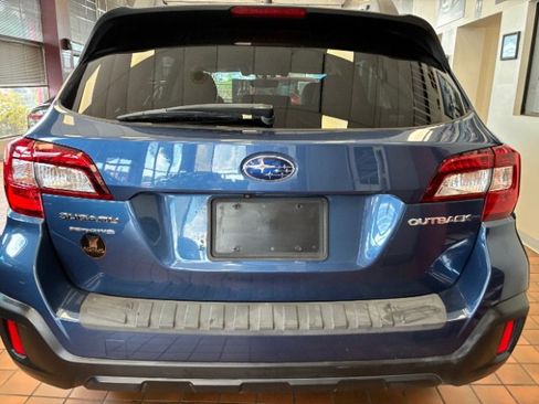 Used 2019 Subaru Outback 2.5i Limited AWD/4WD image 12