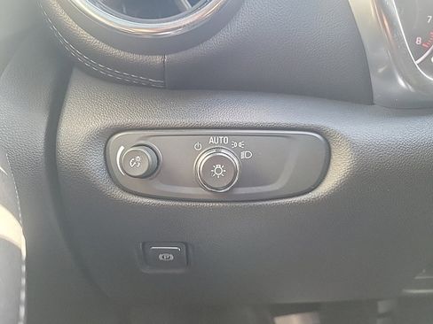 Used 2020 Chevrolet Blazer LT image 8