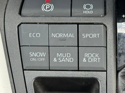 Used 2022 Toyota RAV4 XLE image 24