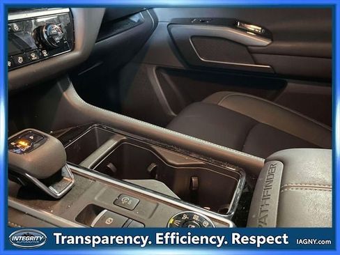 Used 2025 Nissan Pathfinder SL AWD/4WD image 33