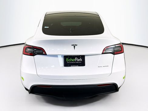 Used 2023 Tesla Model Y Long Range AWD/4WD image 7