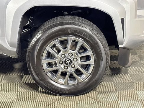 Used 2024 Toyota Tacoma Limited w/ Limited Package (LT) AWD/4WD image 23