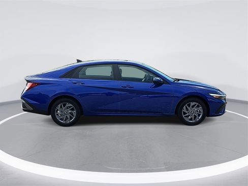 New 2026 Hyundai Elantra Blue image 4