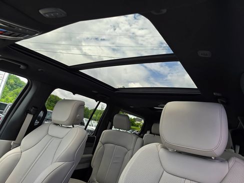 New 2026 Jeep Grand Wagoneer Limited AWD/4WD image 13