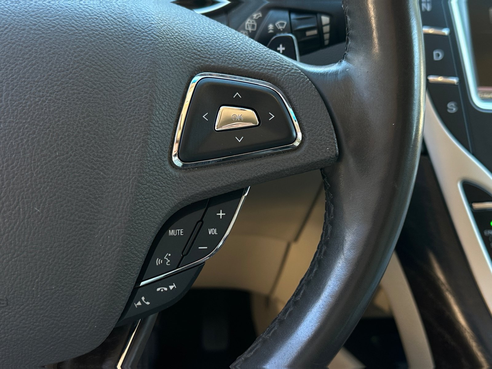 Used 2016 Lincoln MKX Reserve w/ Luxury Package AWD/4WD image 27