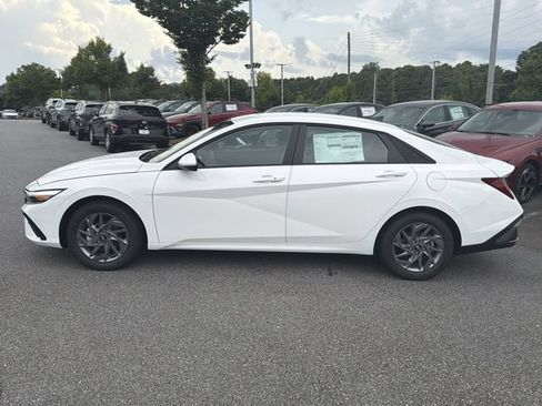 New 2026 Hyundai Elantra Hybrid FWD image 4