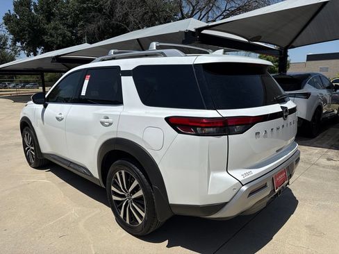 Certified 2025 Nissan Pathfinder Platinum w/ Cargo Package FWD image 5