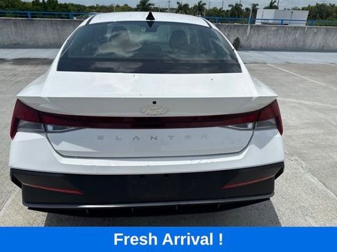 Used 2024 Hyundai Elantra SE FWD image 16