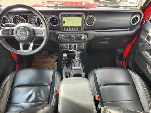 Used 2018 Jeep Wrangler Unlimited Sahara image 2