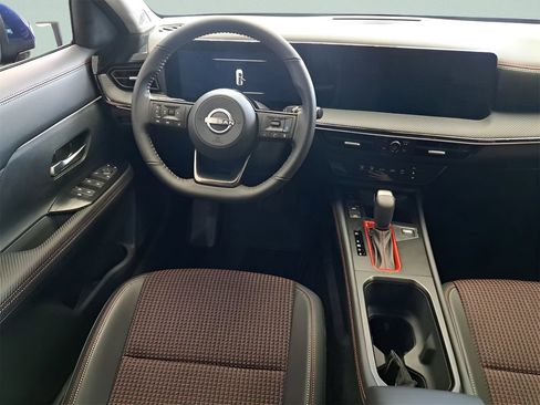 Certified 2025 Nissan Kicks SR FWD image 9