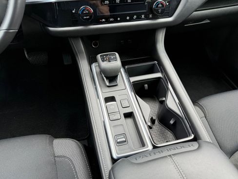 Used 2025 Nissan Pathfinder SV FWD image 21
