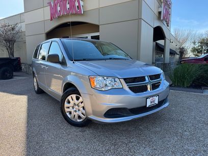 Used 2018 Dodge Grand Caravan SE w/ UConnect Hands-Free Group