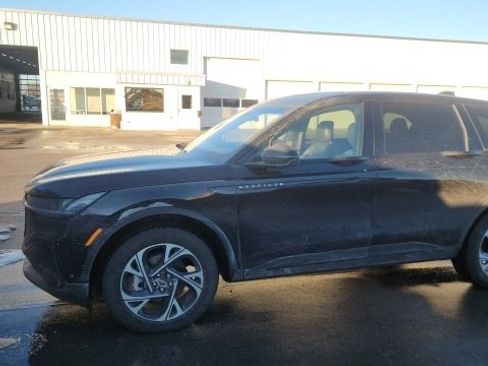 Used 2024 Lincoln Nautilus Premier w/ Equipment Group 102A image 4