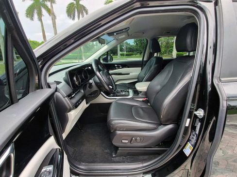 Used 2022 Kia Carnival EX FWD image 23