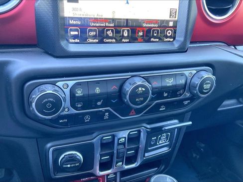 Used 2023 Jeep Wrangler Unlimited Rubicon w/ Cold Weather Group AWD/4WD image 28