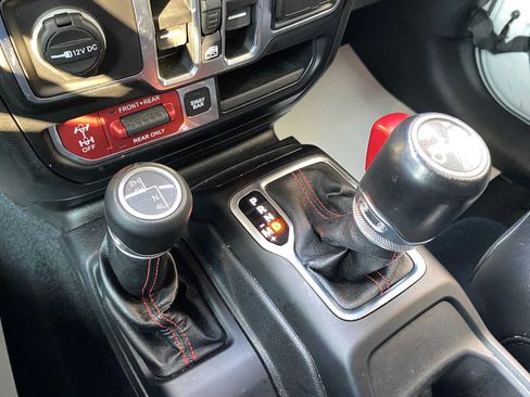 Used 2020 Jeep Wrangler Unlimited Rubicon w/ Dual Top Group AWD/4WD image 26