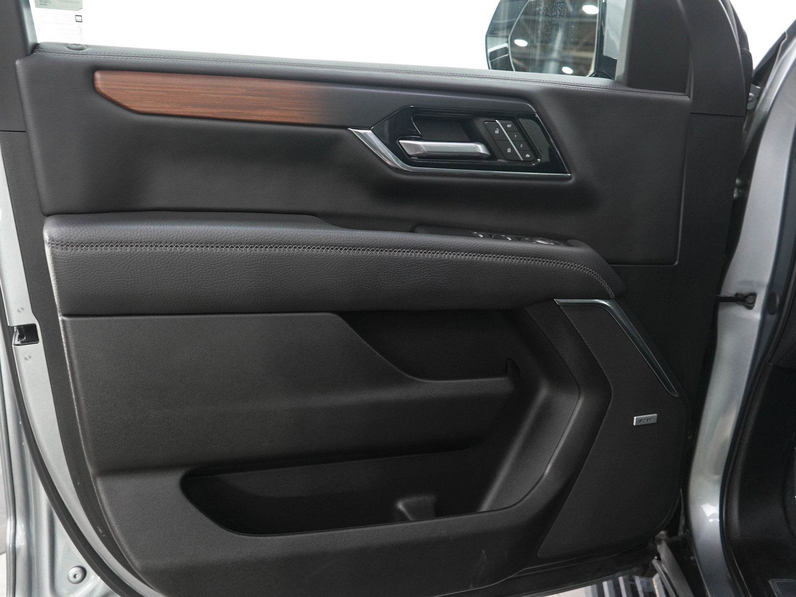 Used 2025 GMC Yukon Denali w/ Sun & Power Step Package AWD/4WD image 21