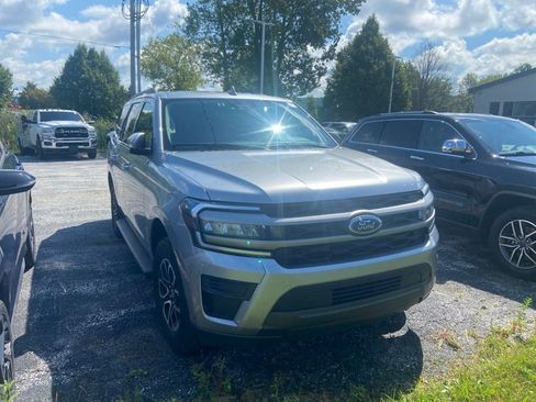 Used 2024 Ford Expedition XLT AWD/4WD image 1