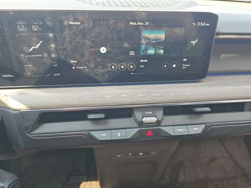 Used 2024 Kia EV9 Land image 17