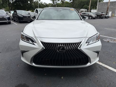 Used 2019 Lexus ES 350 Ultra Luxury w/ Accessory Package 2 FWD image 3