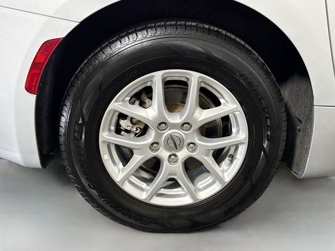 Used 2023 Chrysler Voyager LX FWD image 33