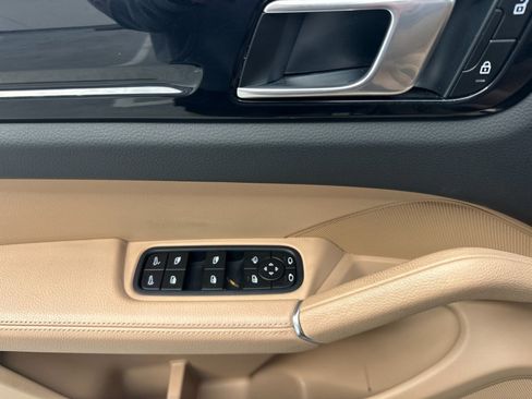 Certified 2023 Porsche Cayenne image 12