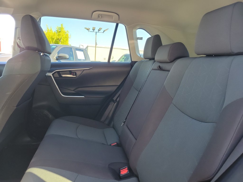 Used 2025 Toyota RAV4 XLE AWD/4WD image 14