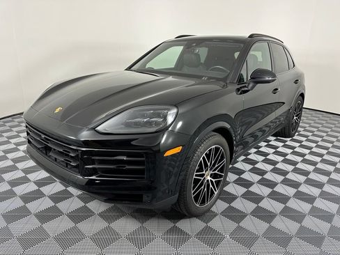 Certified 2024 Porsche Cayenne w/ Premium Package Plus (PFM) AWD/4WD image 7