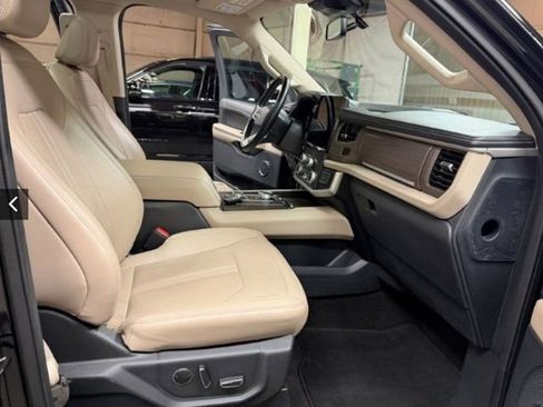 Used 2023 Ford Expedition Max Limited image 5