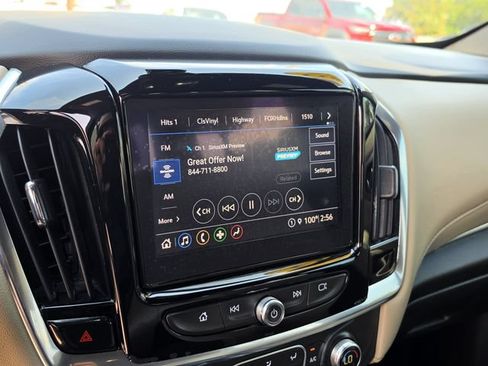 Used 2022 Chevrolet Traverse LT FWD image 24