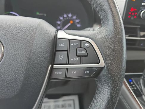 Used 2021 Toyota Sienna XLE FWD image 24