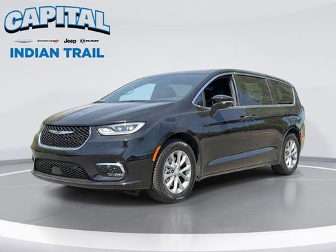 New 2026 Chrysler Pacifica Limited FWD image 1
