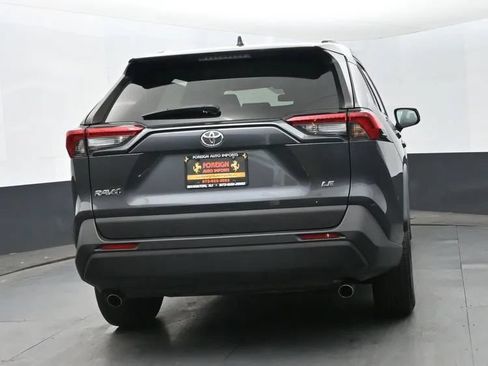 Used 2020 Toyota RAV4 LE FWD image 8
