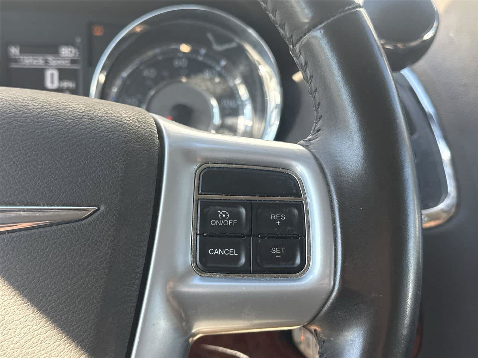 Used 2014 Chrysler Town & Country Touring FWD image 15