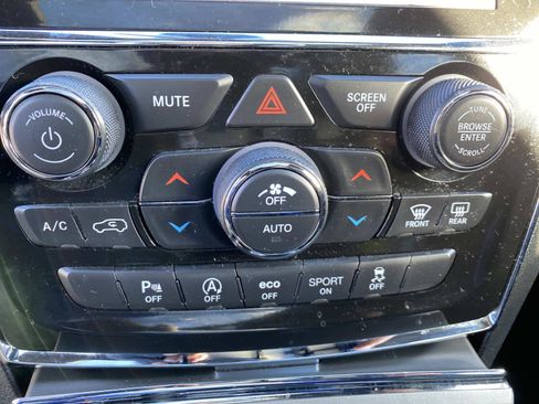 Certified 2021 Jeep Grand Cherokee Laredo X image 14