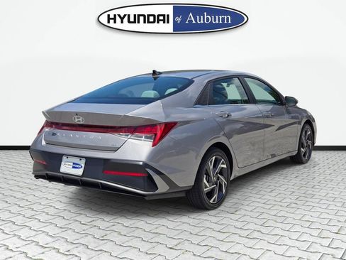Certified 2025 Hyundai Elantra Limited FWD image 5